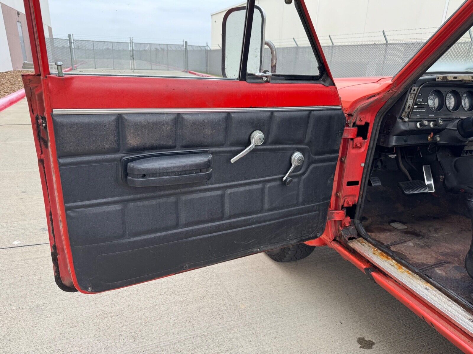 Jeep-J10-1975-Orange-Black-122862-25