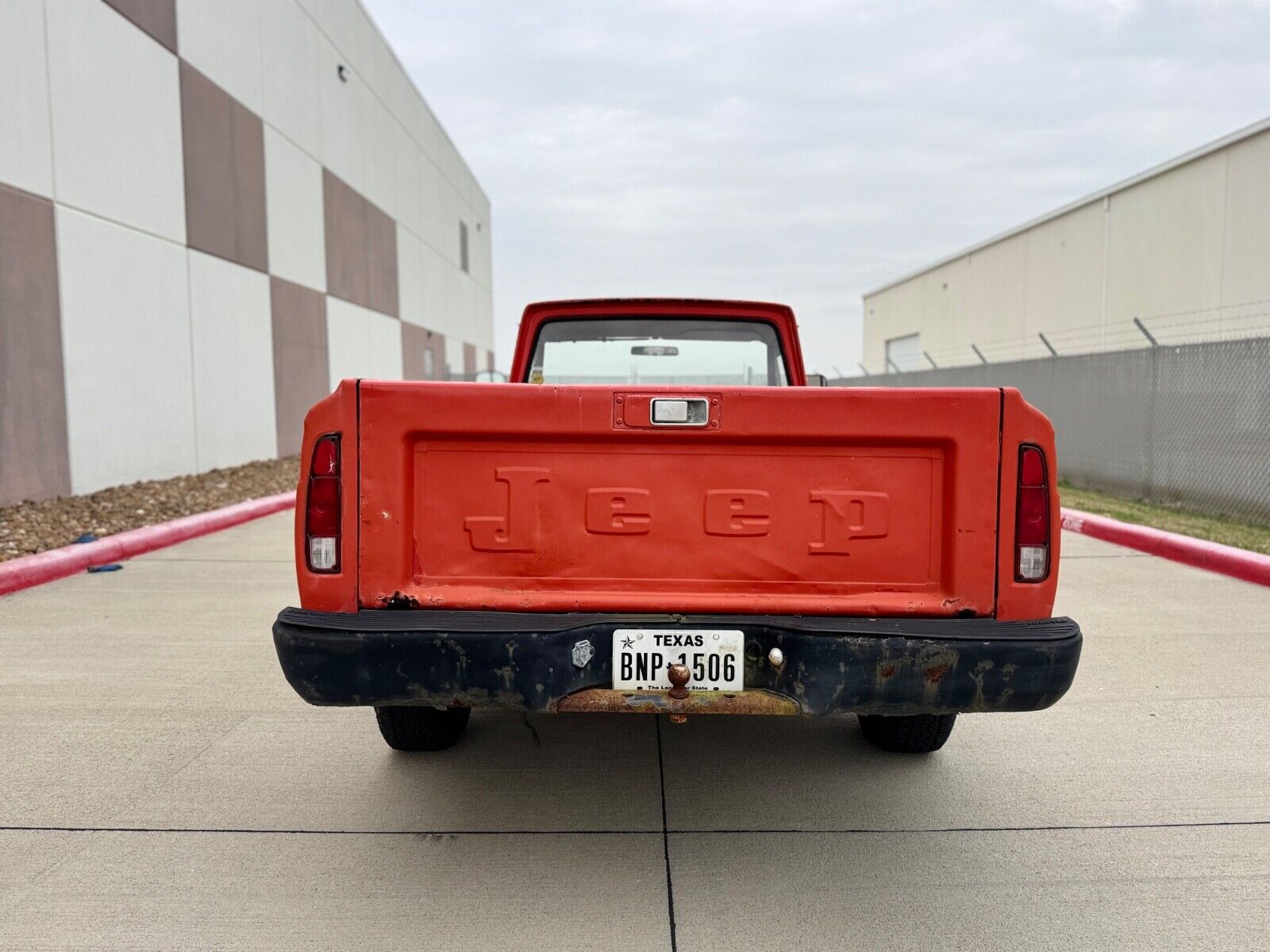 Jeep-J10-1975-Orange-Black-122862-3