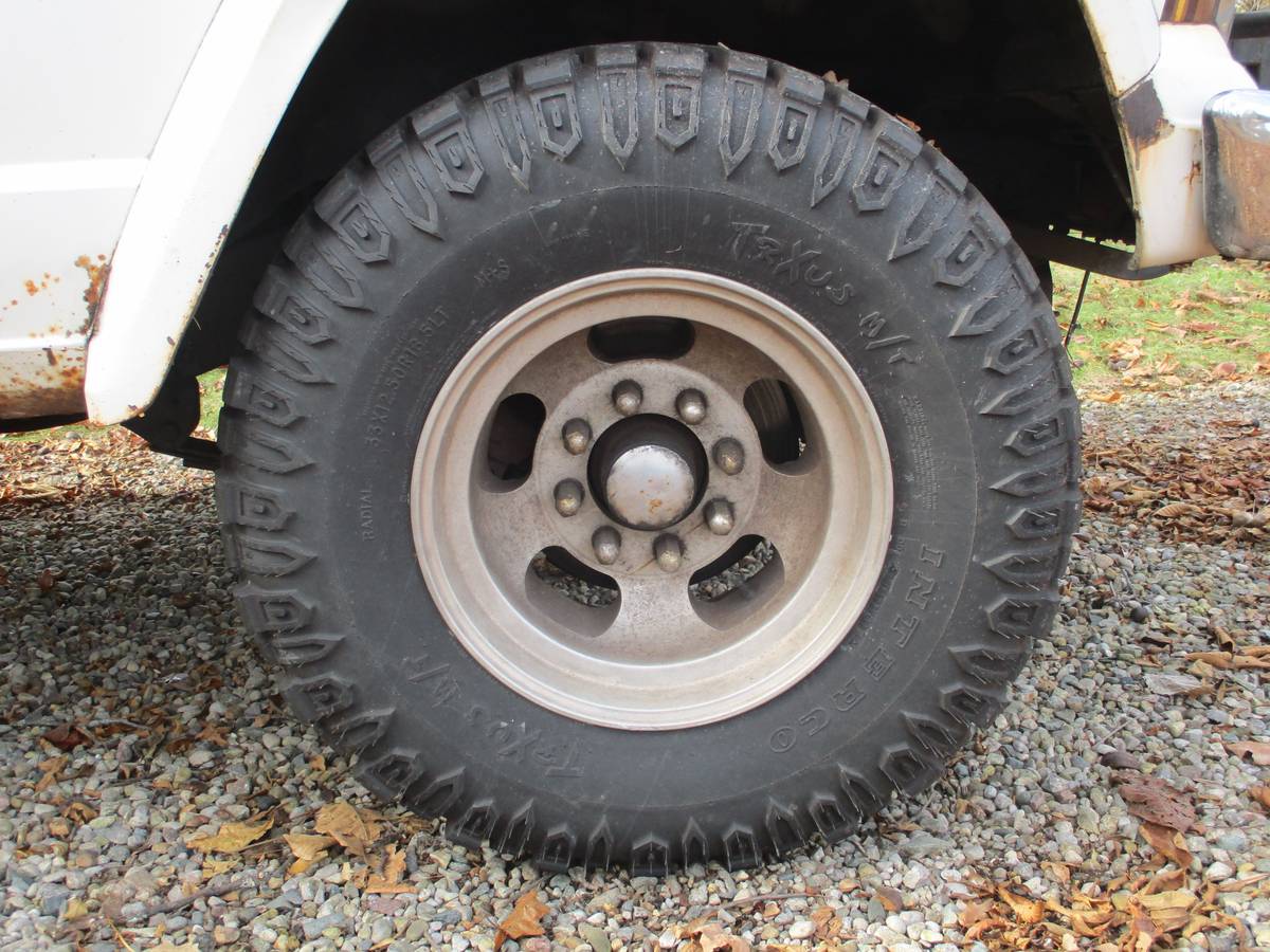 Jeep-J20-1979-custom-194730-6