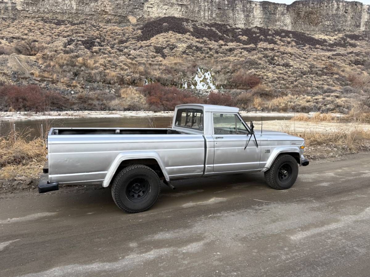 Jeep-J3000-gladiator-1969-silver-156106-6