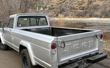 Jeep-J3000-gladiator-1969-silver-156106-7