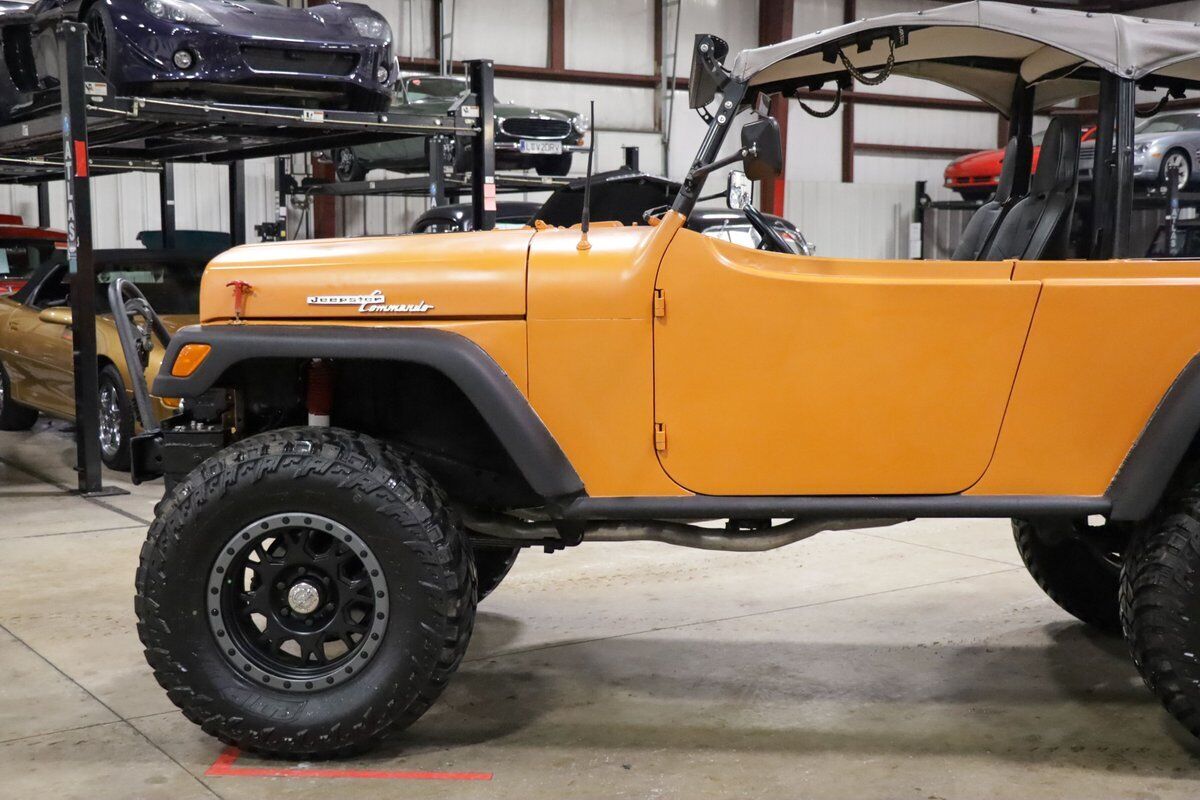 Jeep-Jeepster-1969-Orange-Black-2720-2