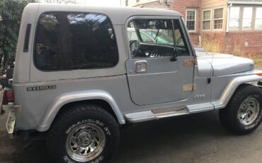 Jeep-Larado-1988-silver-257494