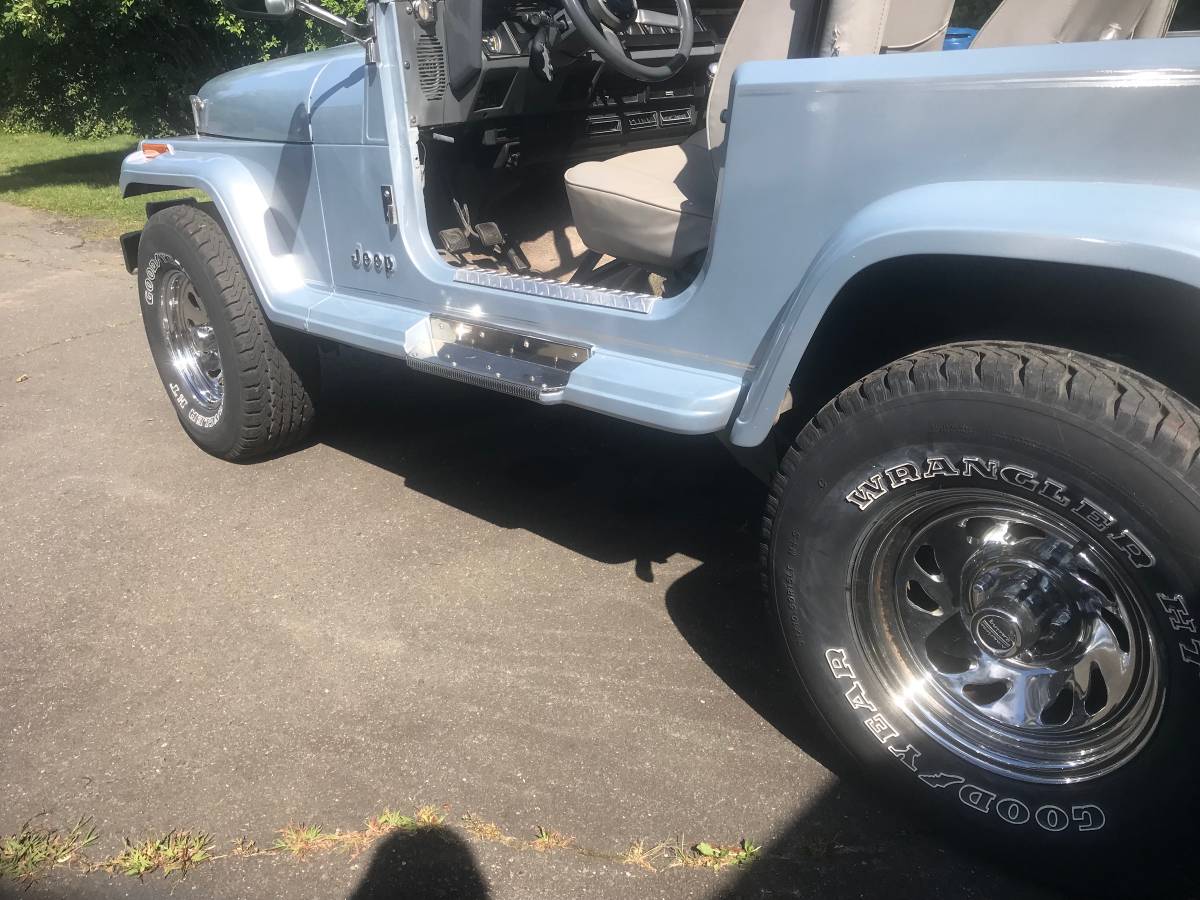 Jeep-Larado-1988-silver-257494-5