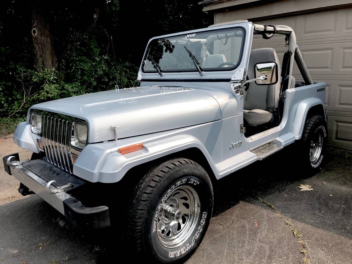 Jeep-Larado-1988-silver-257494-7