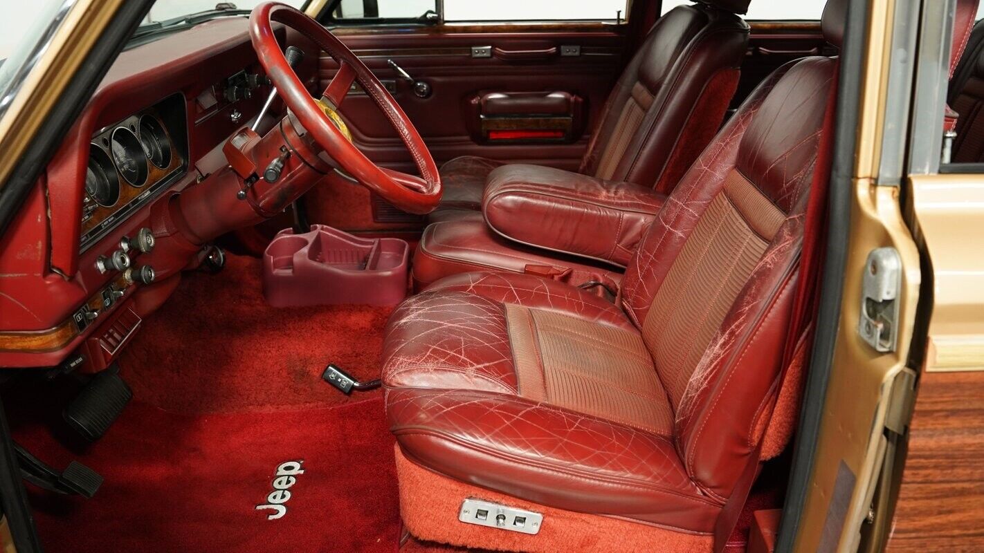 Jeep-Wagoneer-1985-Champagne-Metallic-Red-121903-4