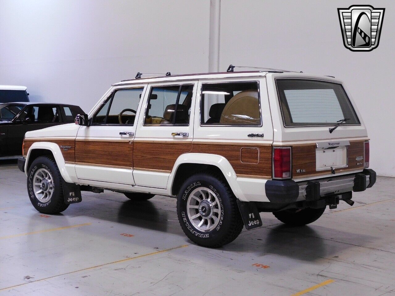 Jeep-Wagoneer-1986-White-Tan-136752-3