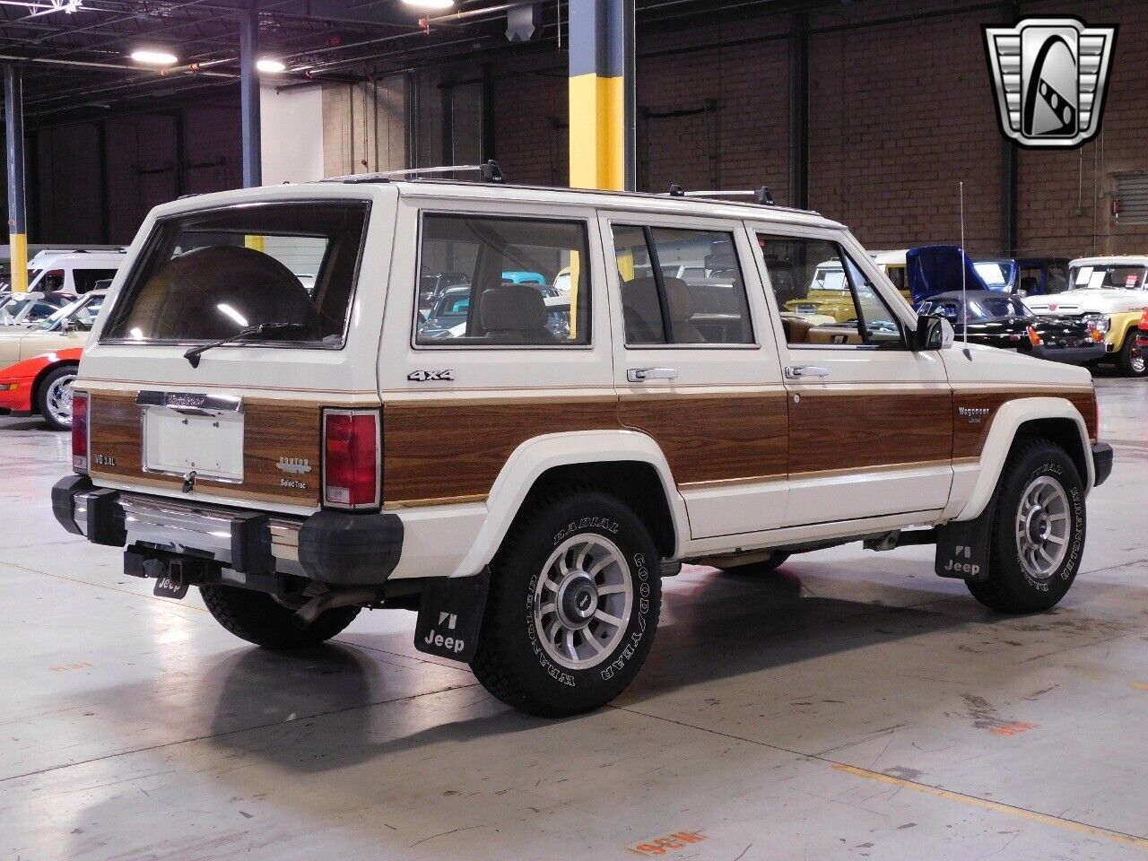 Jeep-Wagoneer-1986-White-Tan-136752-4