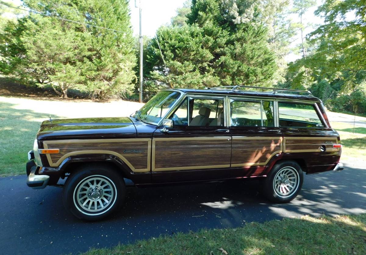 Jeep-Wagoneer-1988-245667-2