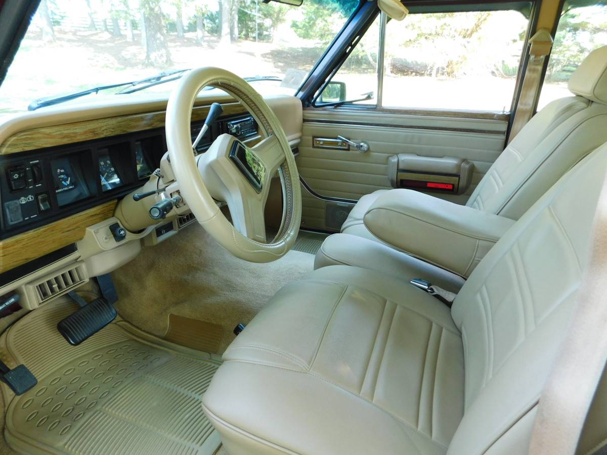 Jeep-Wagoneer-1988-245667-7