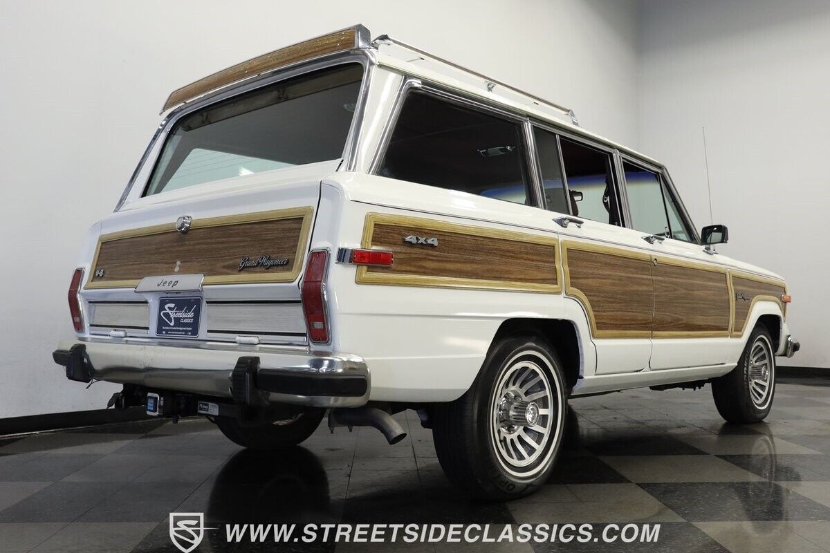 Jeep-Wagoneer-1988-White-Burgundy-96773-25