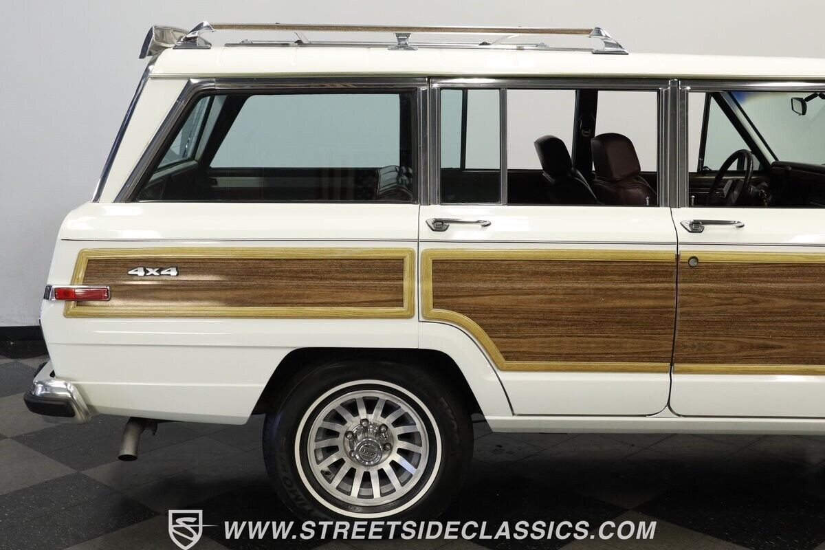 Jeep-Wagoneer-1988-White-Burgundy-96773-27