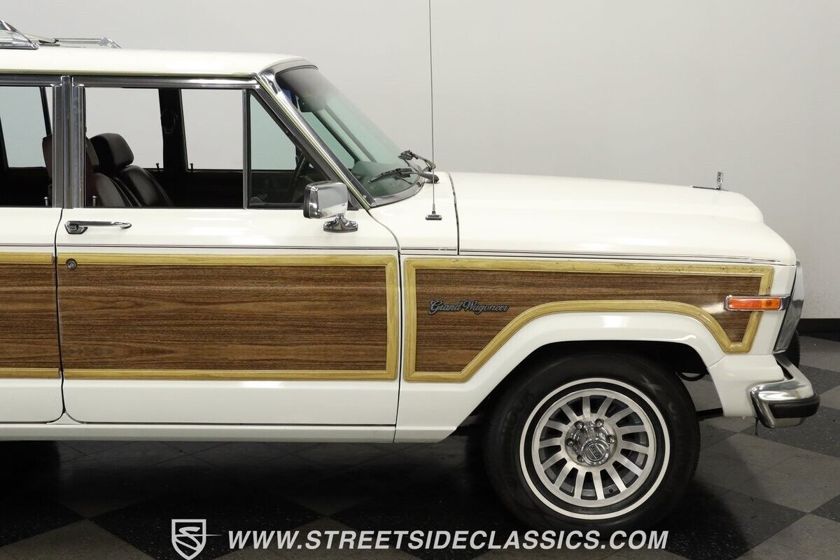 Jeep-Wagoneer-1988-White-Burgundy-96773-28