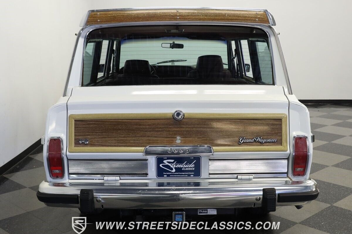 Jeep-Wagoneer-1988-White-Burgundy-96773-9