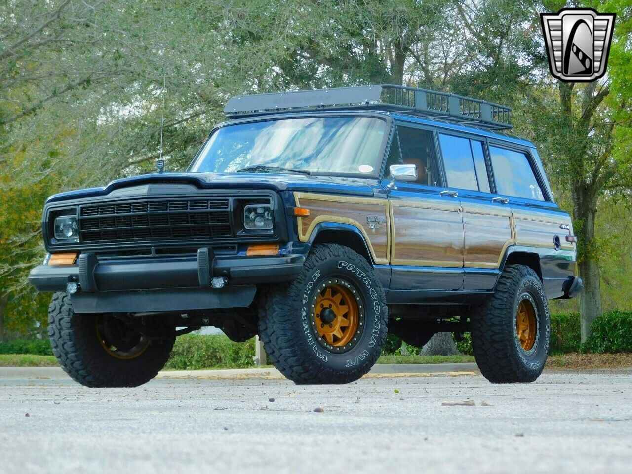 Jeep-Wagoneer-1989-Blue-Tan-266480-2