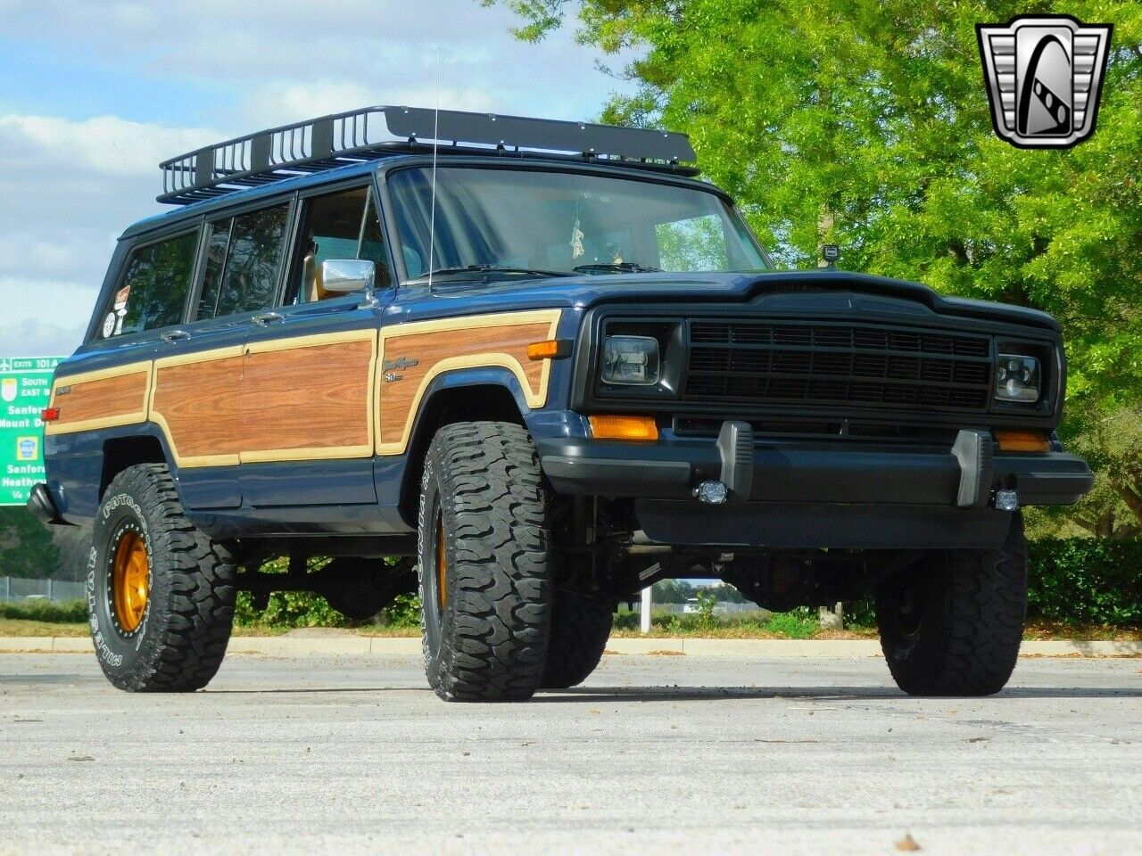 Jeep-Wagoneer-1989-Blue-Tan-266480-4