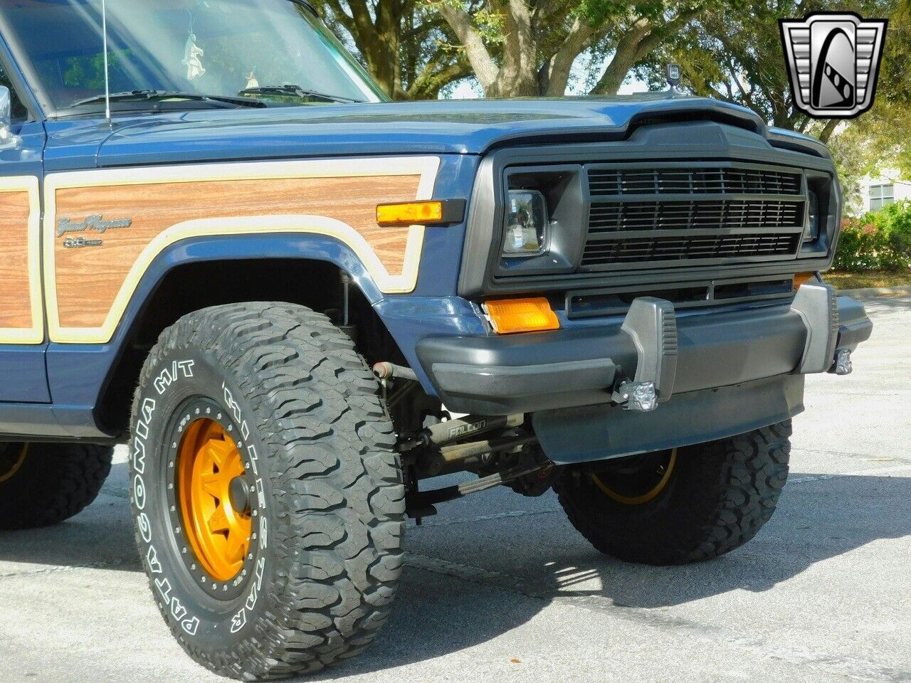 Jeep-Wagoneer-1989-Blue-Tan-266480-6