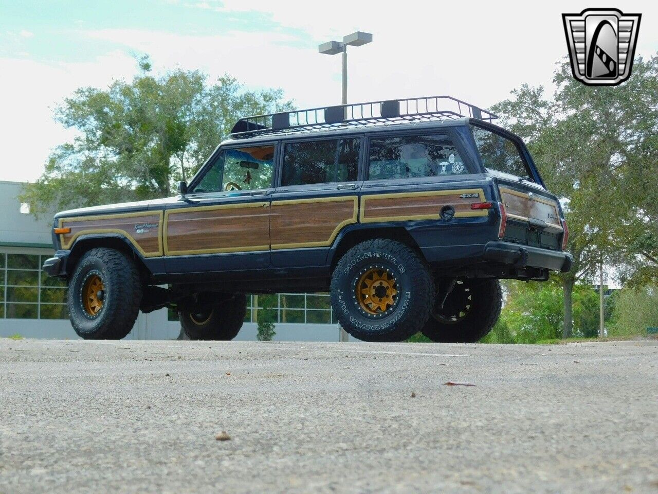 Jeep-Wagoneer-1989-Blue-Tan-266480-9