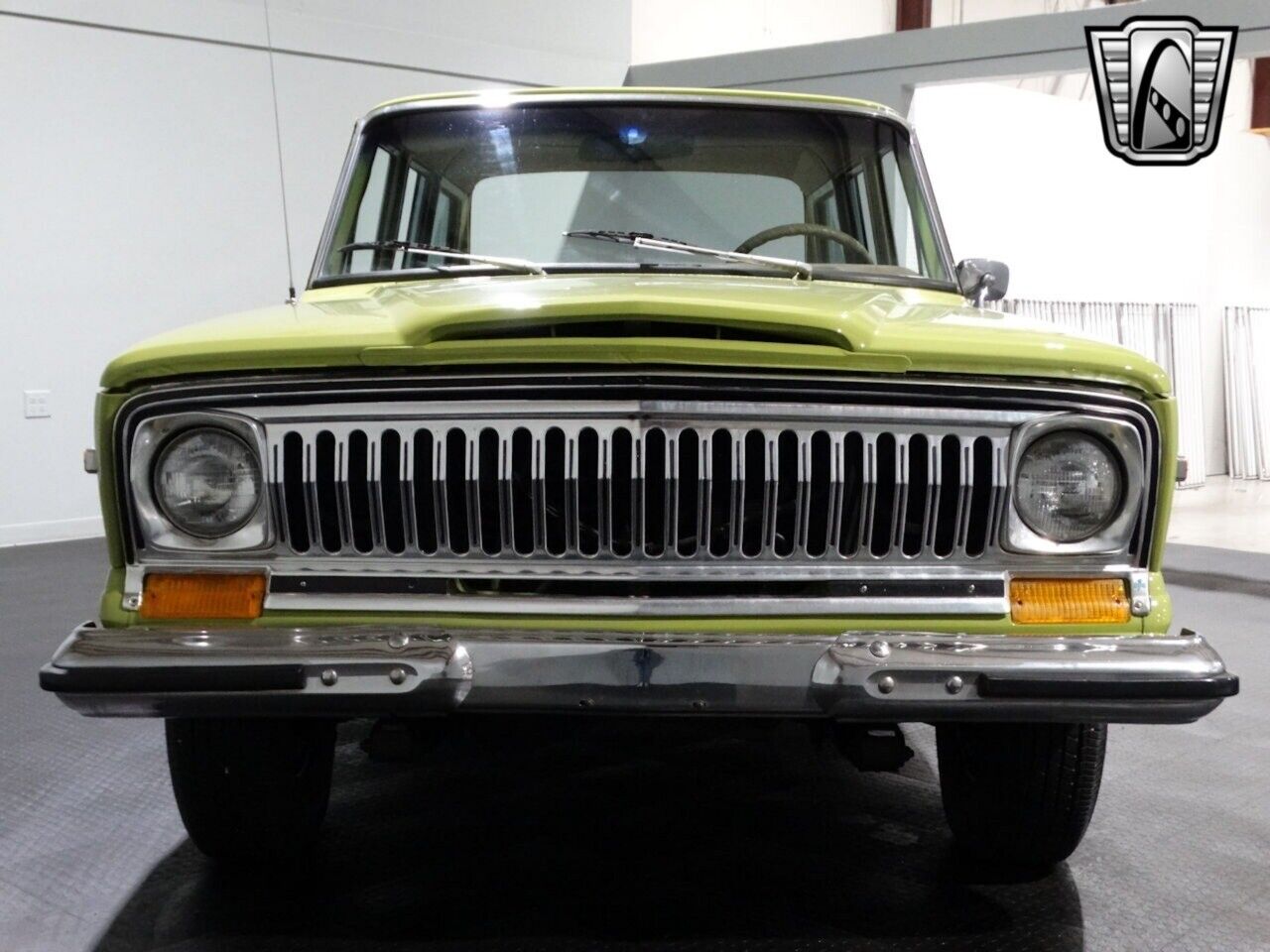 Jeep-Wagoneer-Cabriolet-1975-Green-Parchment-27735-2