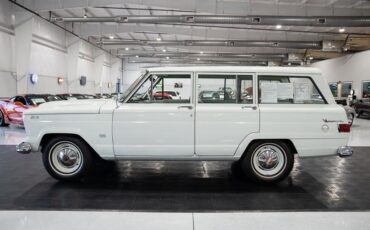 Jeep-Wagoneer-SUV-1965-White-Green-61256-1