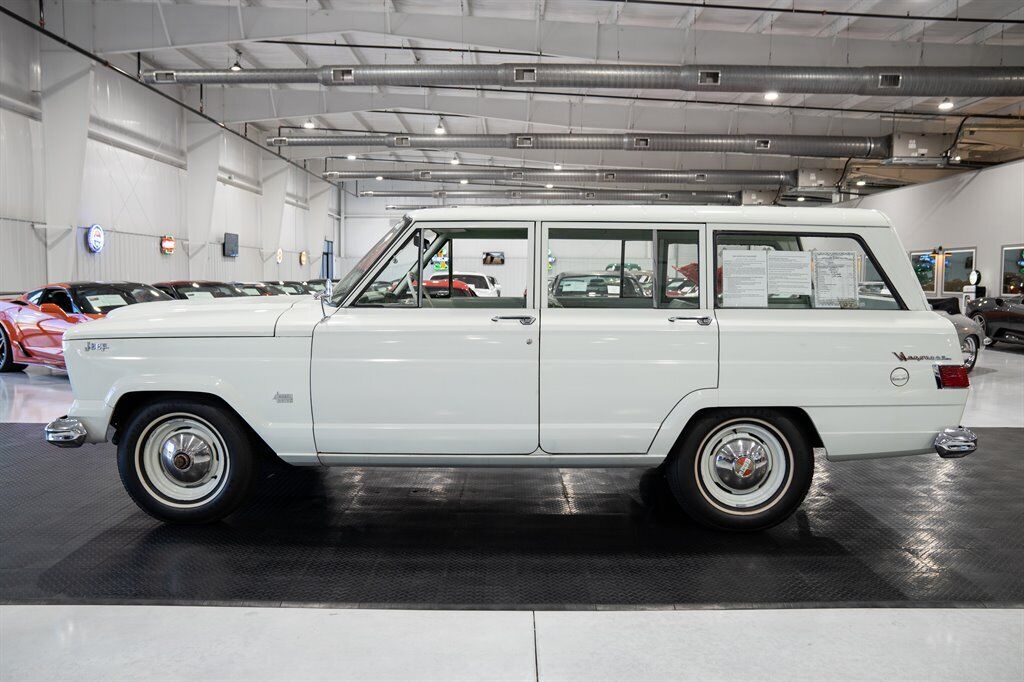 Jeep-Wagoneer-SUV-1965-White-Green-61256-1