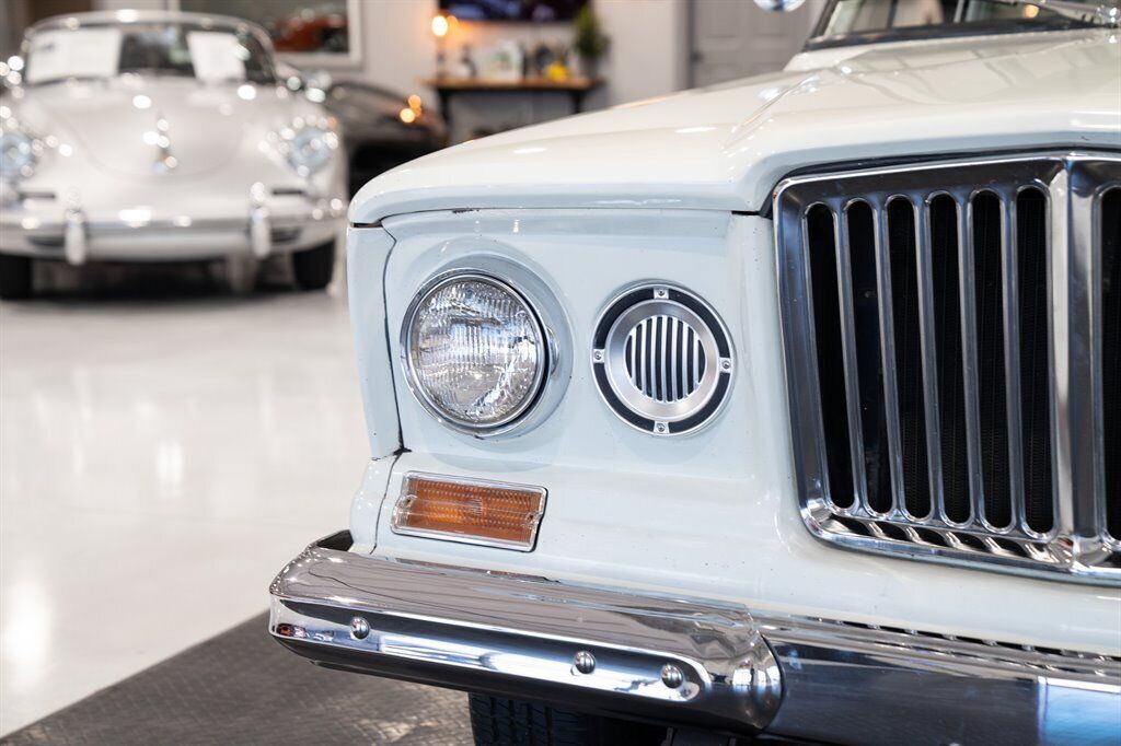 Jeep-Wagoneer-SUV-1965-White-Green-61256-10