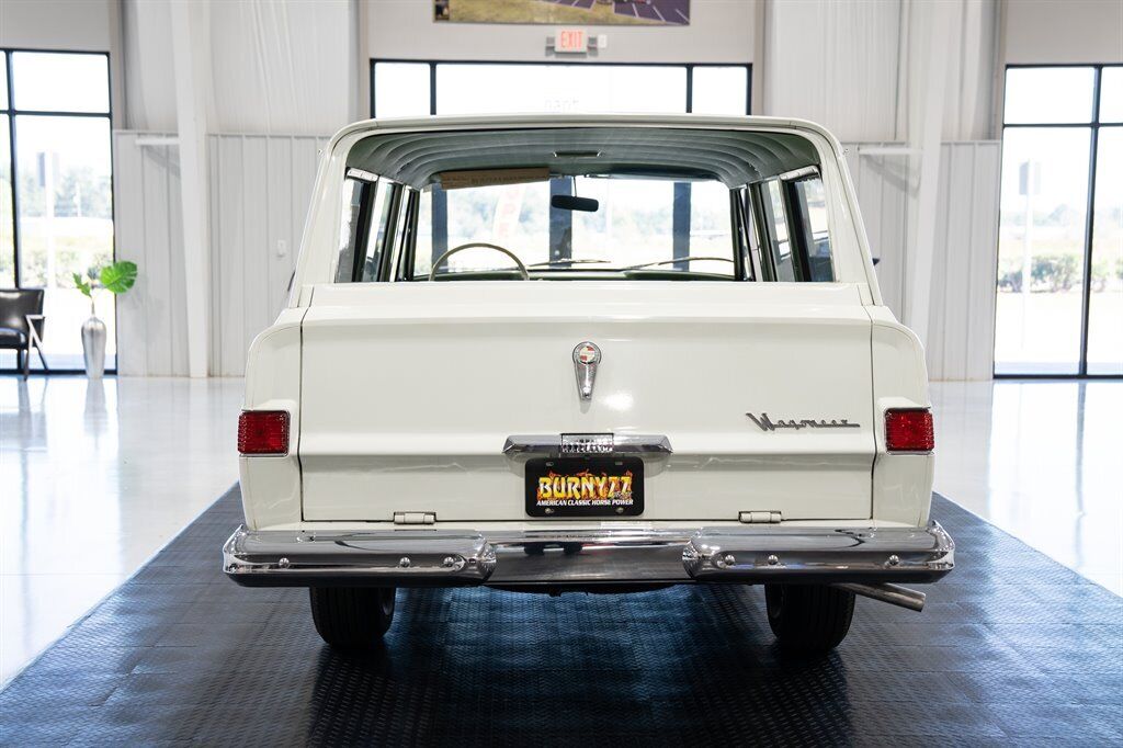 Jeep-Wagoneer-SUV-1965-White-Green-61256-3