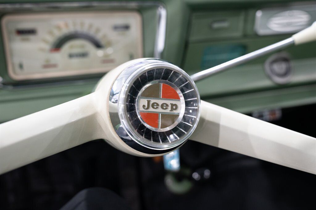 Jeep-Wagoneer-SUV-1965-White-Green-61256-33