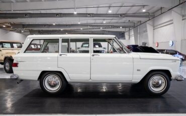 Jeep-Wagoneer-SUV-1965-White-Green-61256-5