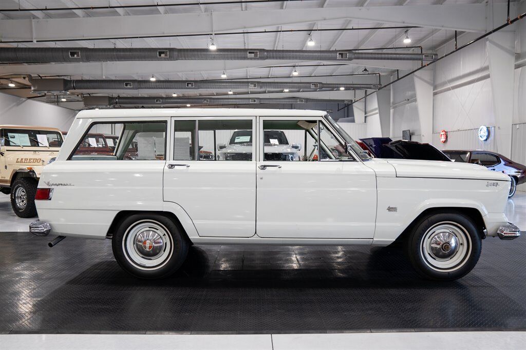 Jeep-Wagoneer-SUV-1965-White-Green-61256-5