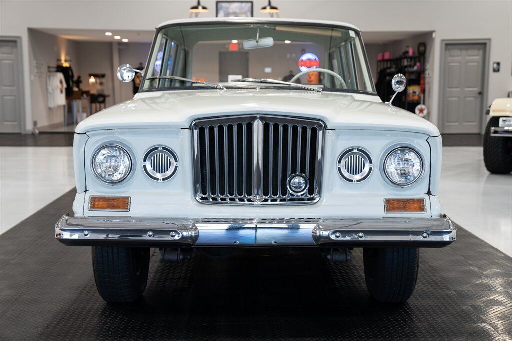 Jeep-Wagoneer-SUV-1965-White-Green-61256-7