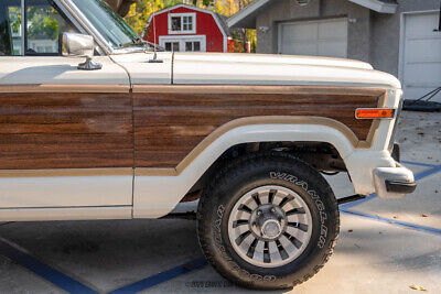 Jeep-Wagoneer-SUV-1984-White-Brown-404938-10