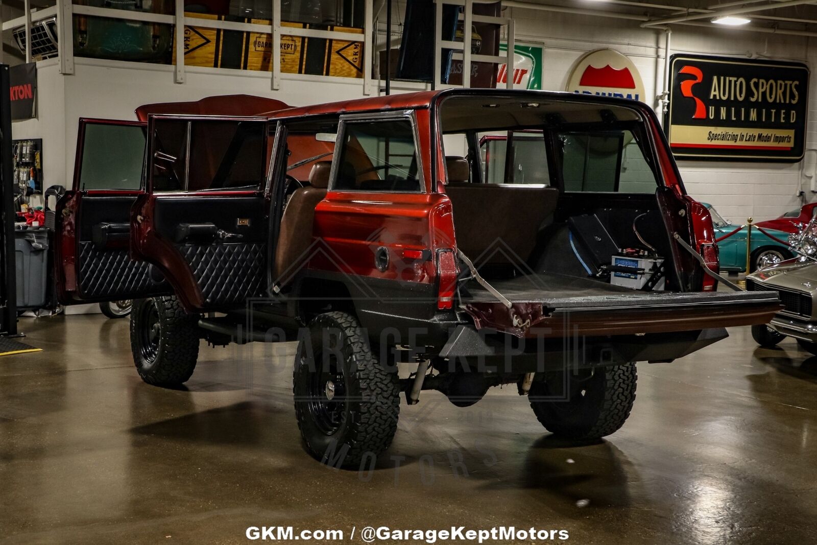 Jeep-Wagoneer-SUV-1985-Burgundy-Brown-2652-2