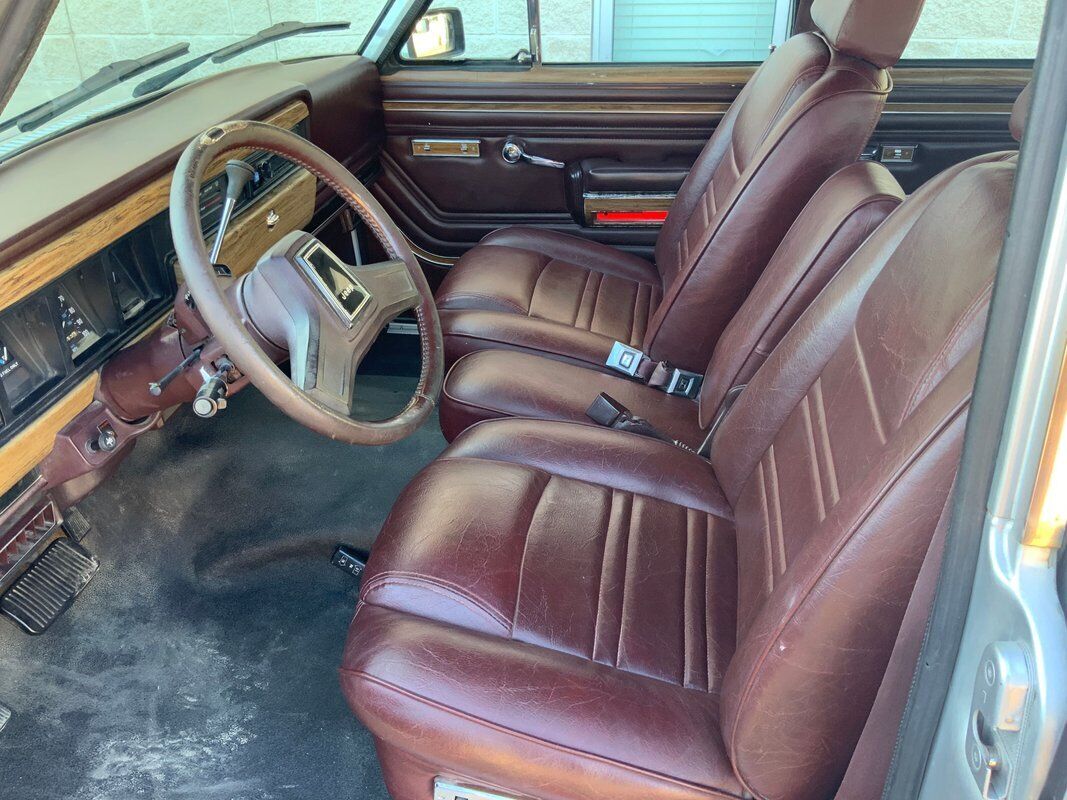 Jeep-Wagoneer-SUV-1987-Gray-Burgandy-239540-1