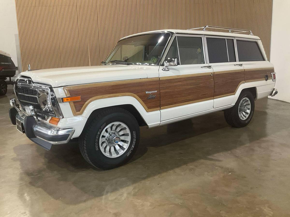 Jeep-Wagoneer-limited-1983-white-114263-1