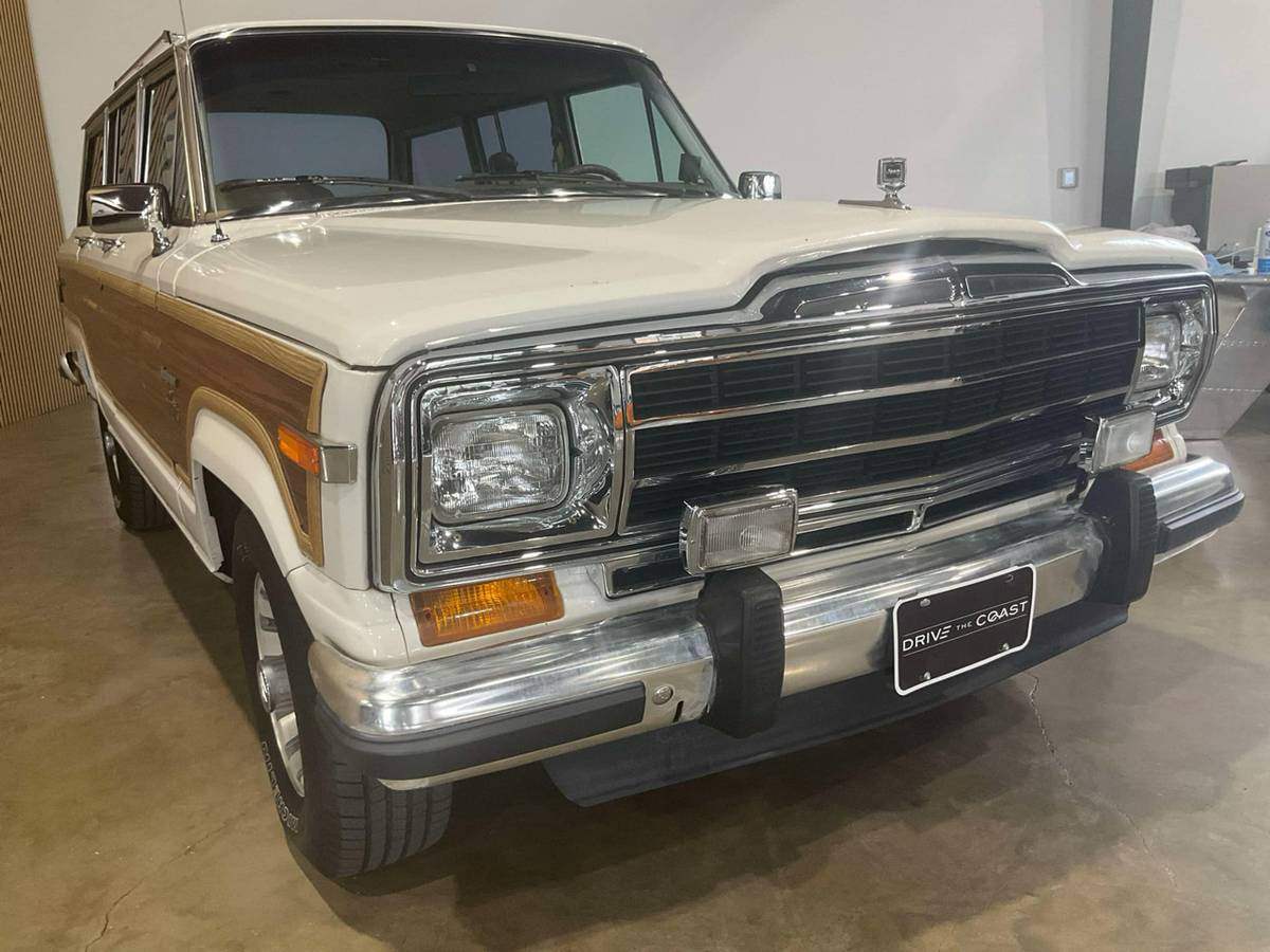 Jeep-Wagoneer-limited-1983-white-114263-10