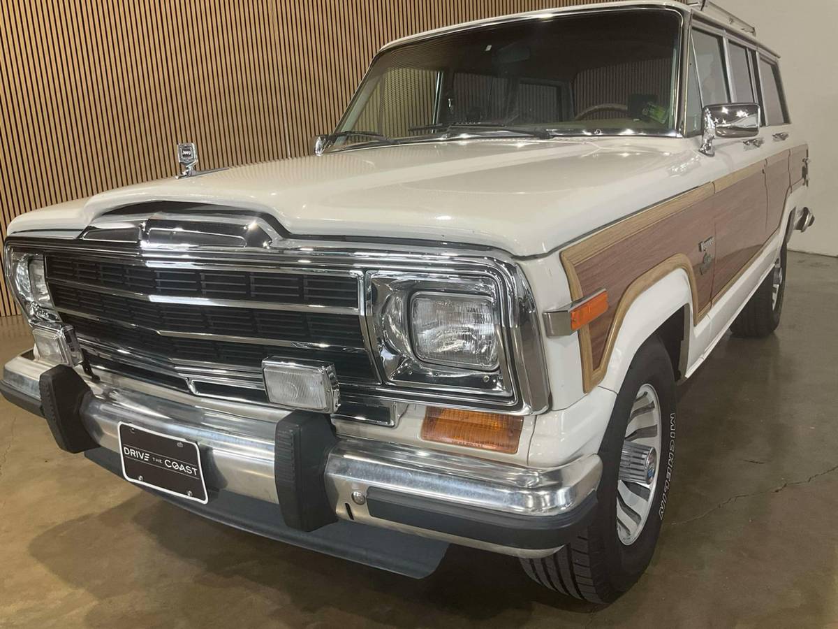 Jeep-Wagoneer-limited-1983-white-114263-11