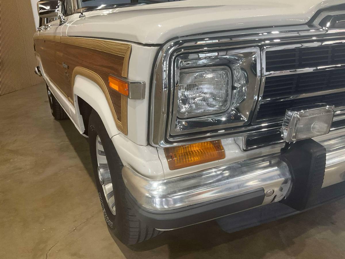 Jeep-Wagoneer-limited-1983-white-114263-14