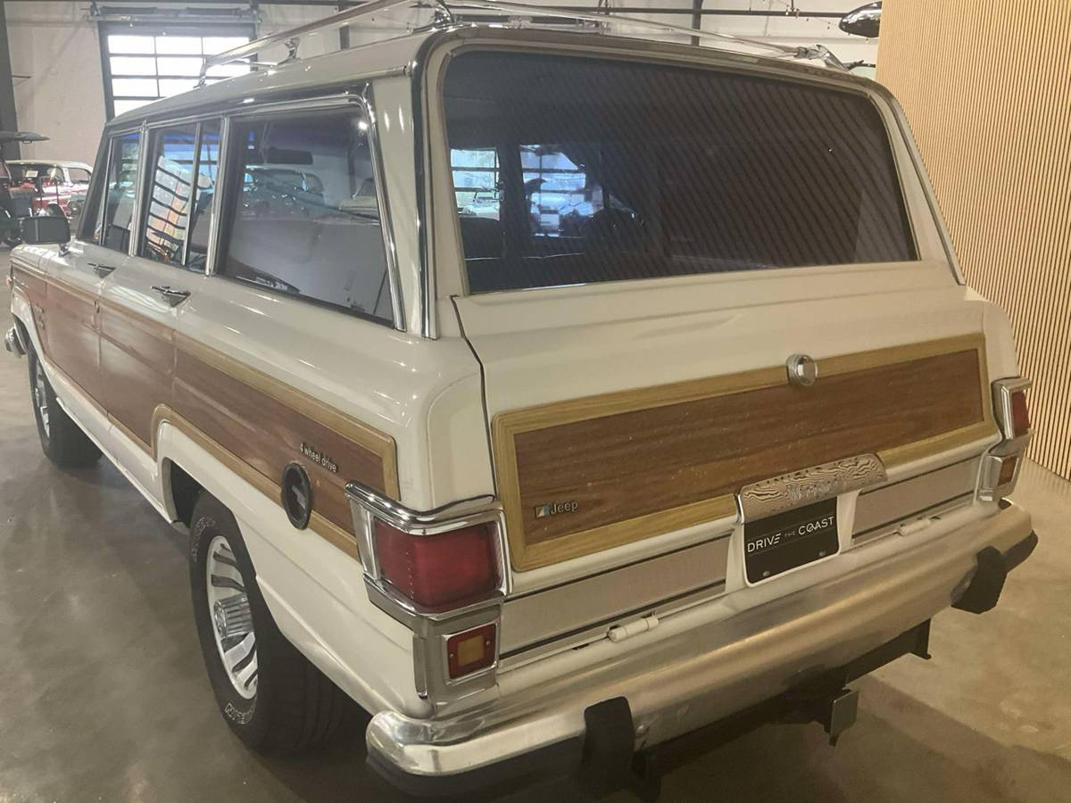 Jeep-Wagoneer-limited-1983-white-114263-18