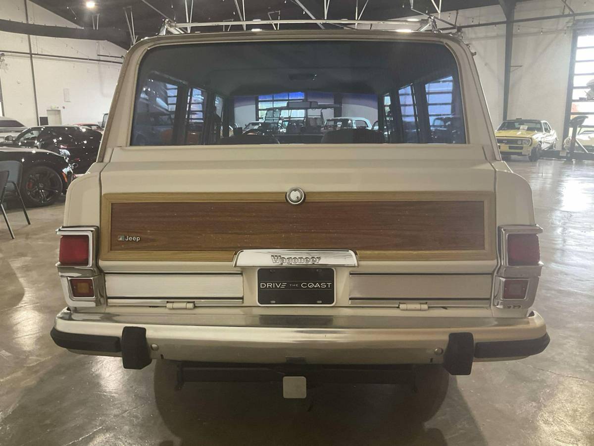 Jeep-Wagoneer-limited-1983-white-114263-19