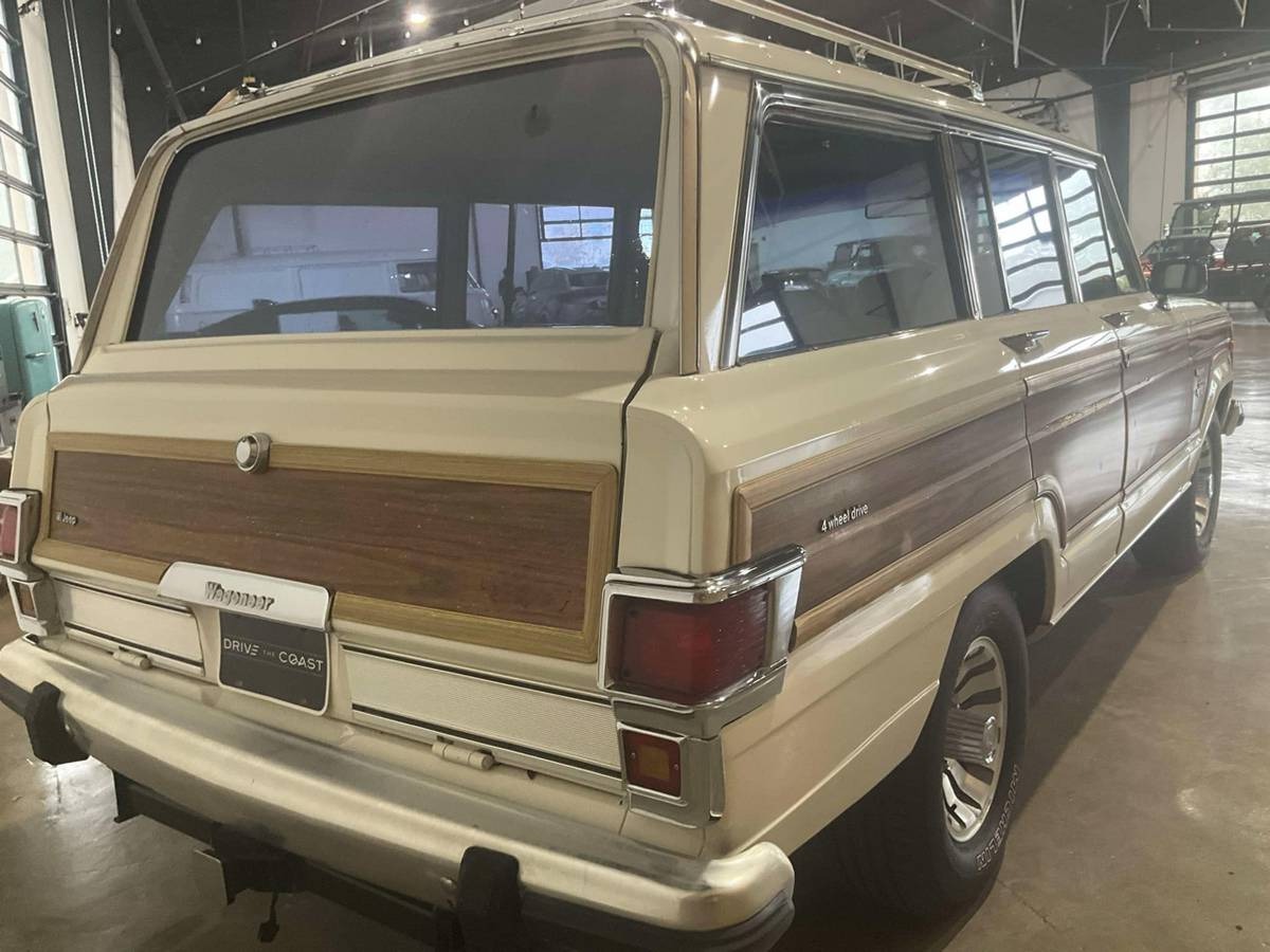 Jeep-Wagoneer-limited-1983-white-114263-21