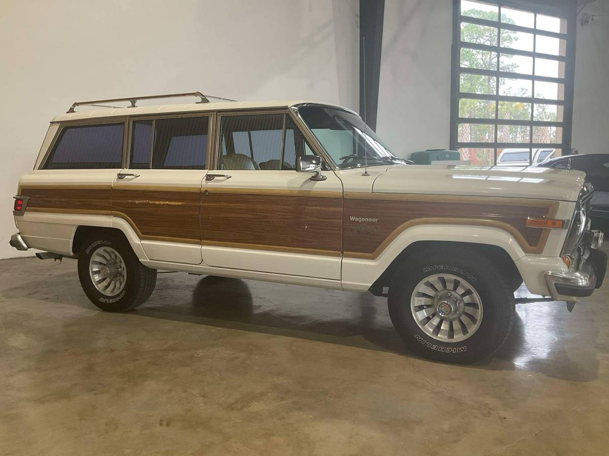 Jeep-Wagoneer-limited-1983-white-114263-4