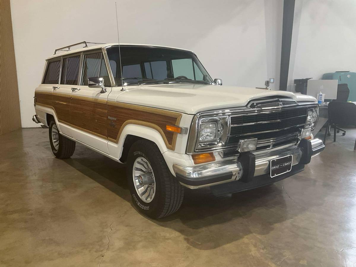 Jeep-Wagoneer-limited-1983-white-114263-5