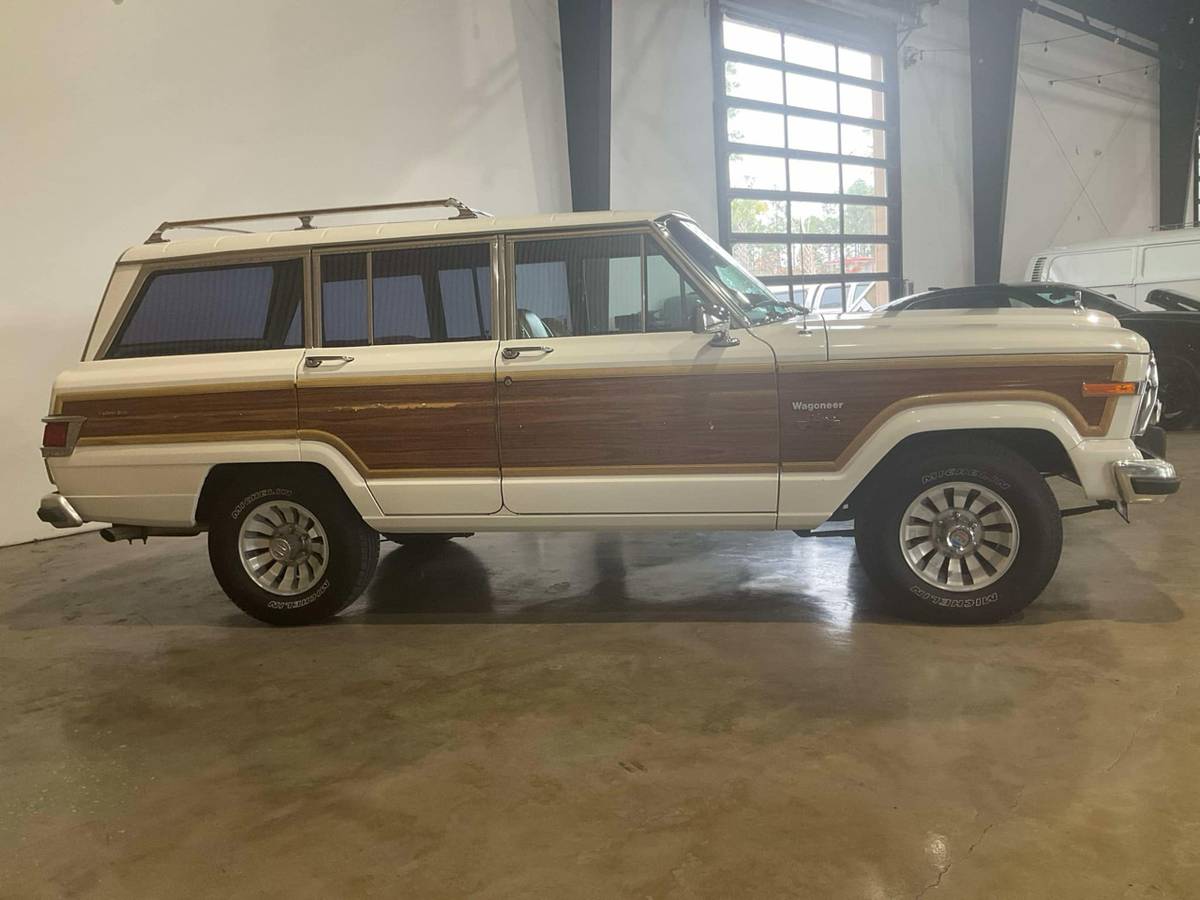 Jeep-Wagoneer-limited-1983-white-114263-8