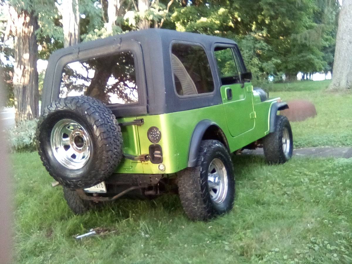 Jeep-Wrangler-1984-custom-215652-1