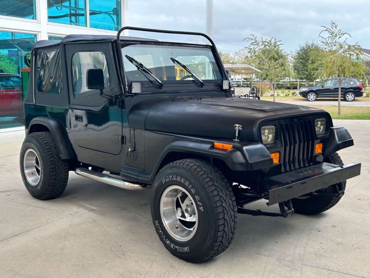 Jeep-Wrangler-SUV-1993-Black-Gray-321668-2