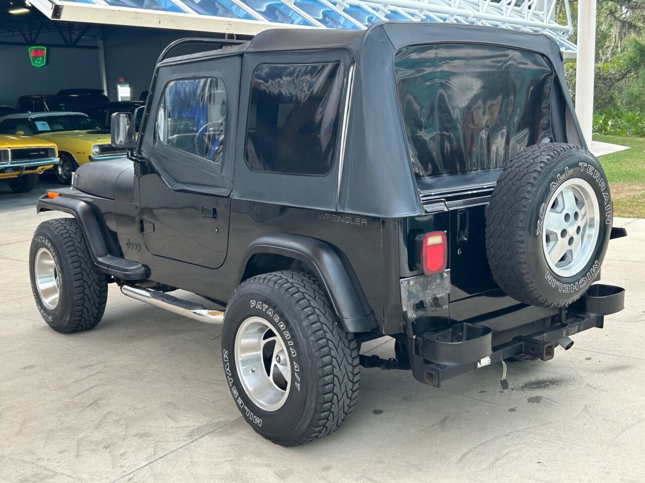 Jeep-Wrangler-SUV-1993-Black-Gray-321668-9