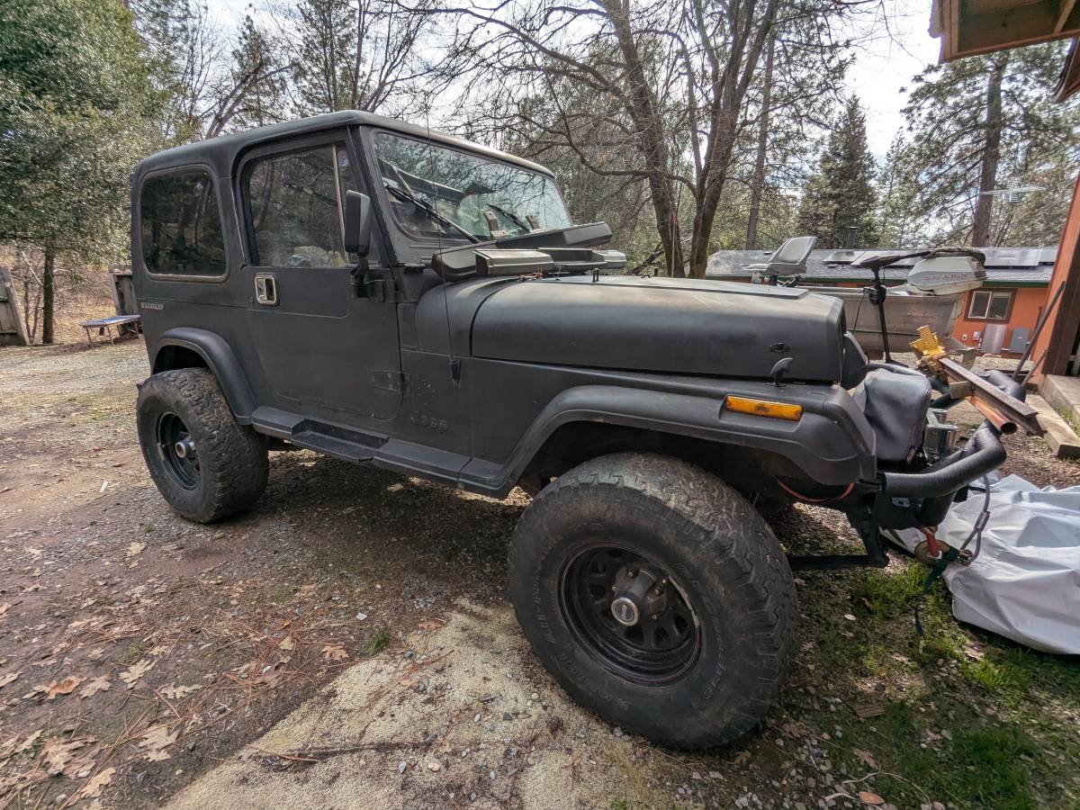 Jeep-Wrangler-sahara-1989-black-349357-2