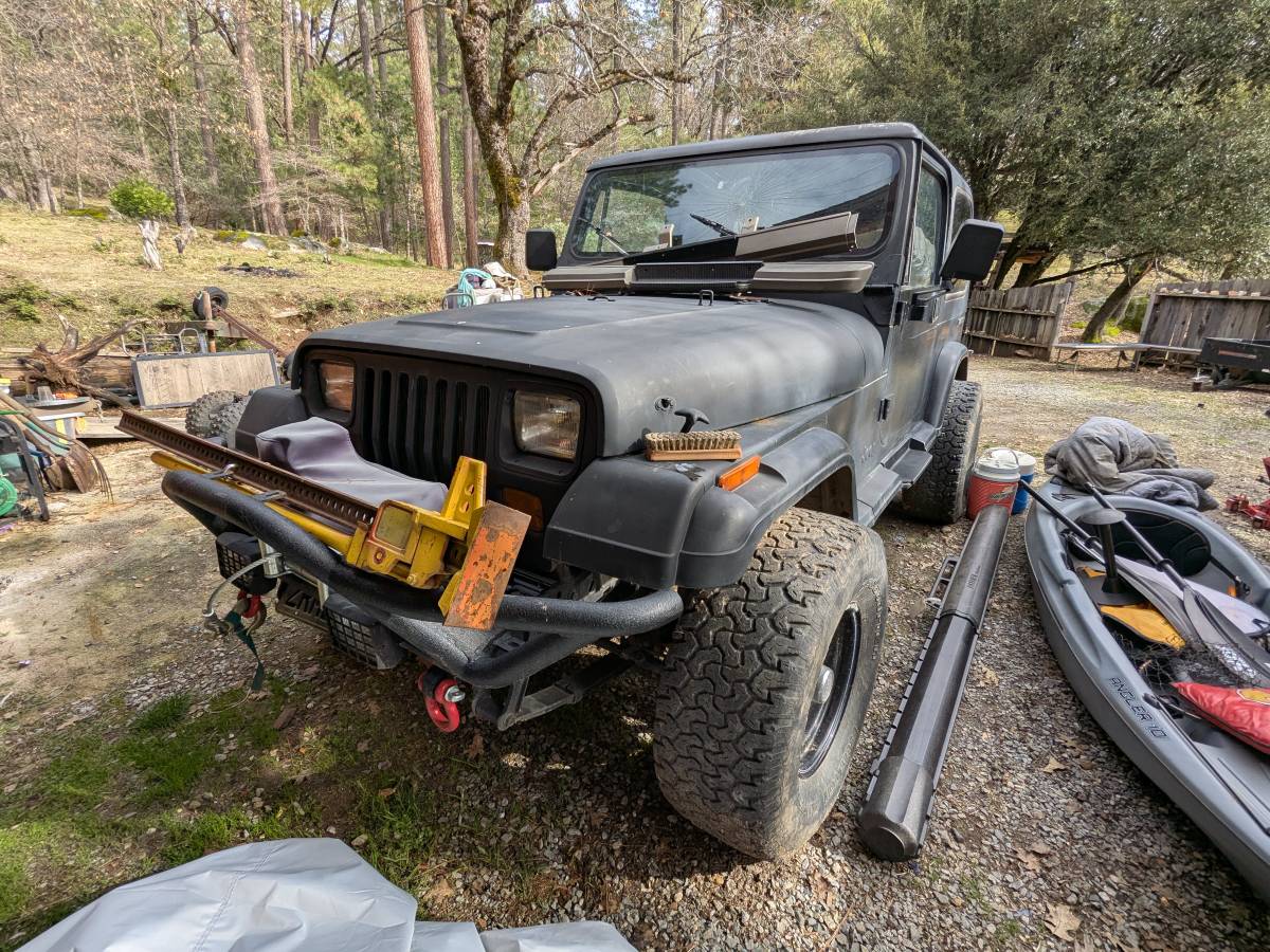 Jeep-Wrangler-sahara-1989-black-349357-4