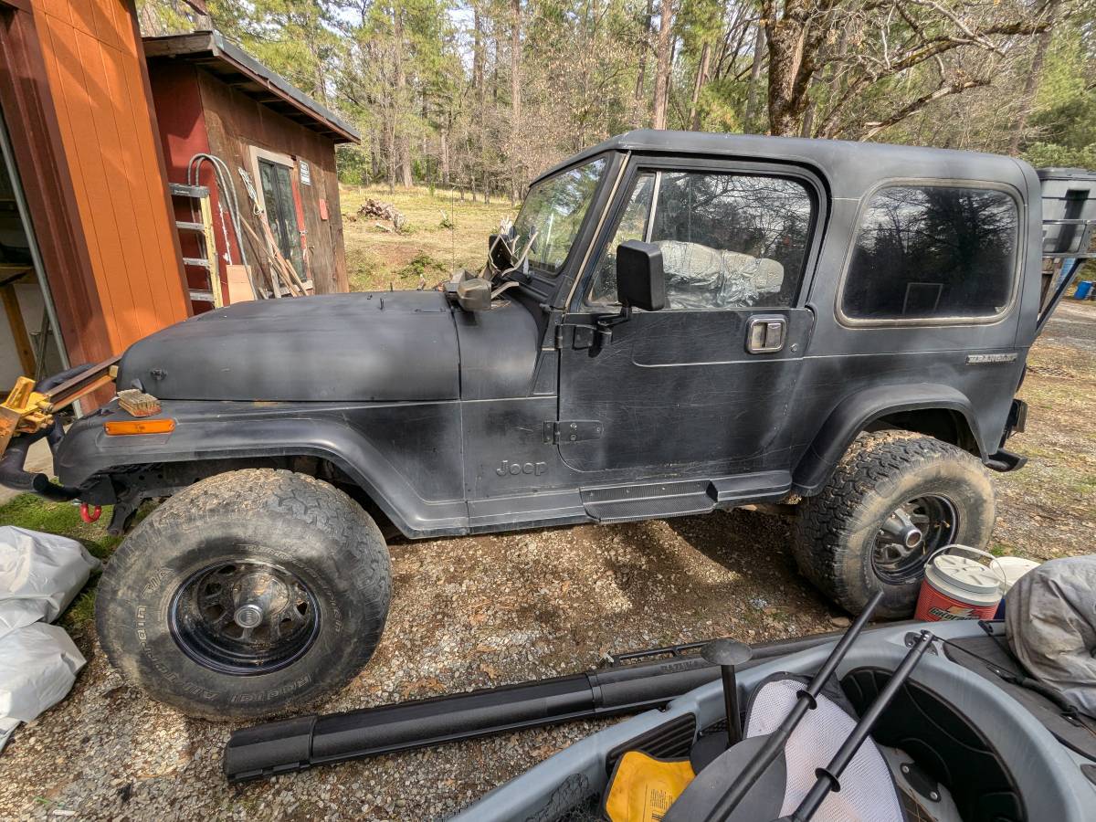 Jeep-Wrangler-sahara-1989-black-349357-5